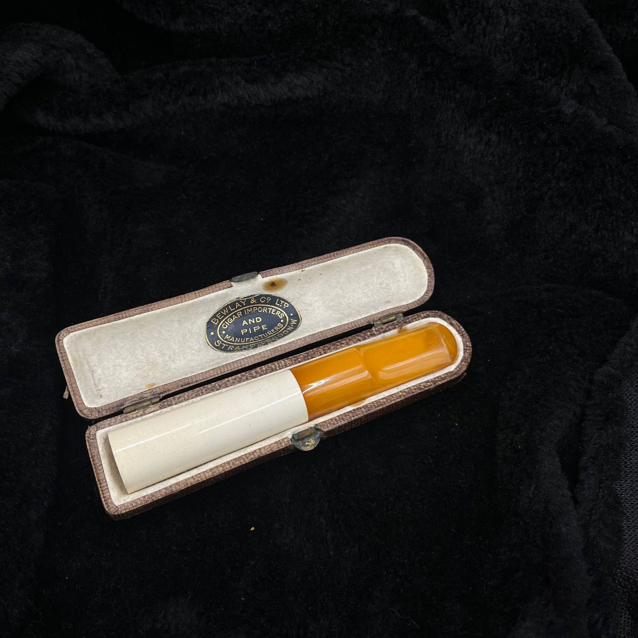 An old cigarette case in Ramaa Al-Mashrab